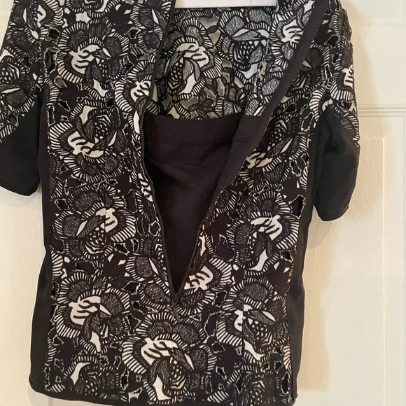 Nanette Lepore Black and White Floral Lace-Effect Short Sleeve Top - Picture 2 of 6